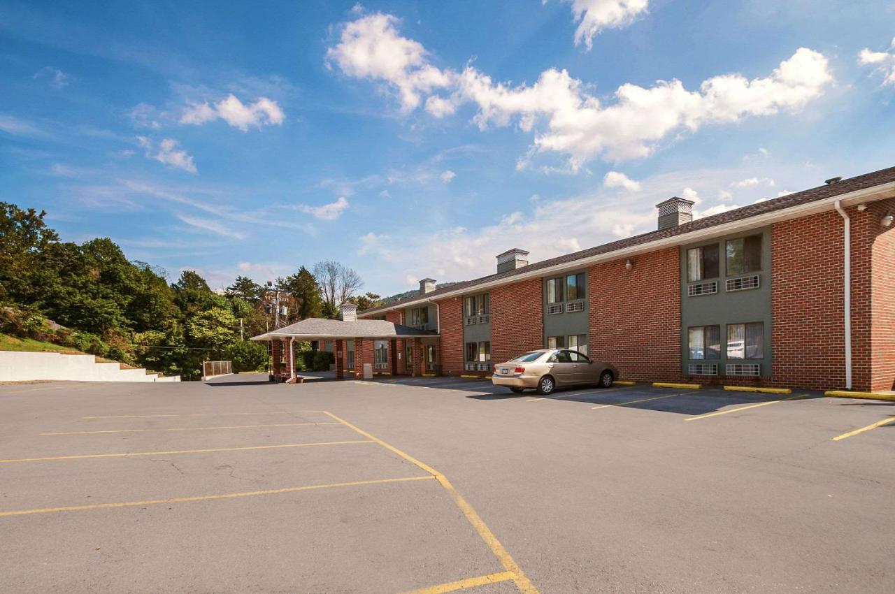 Quality Inn Harpers Ferry Exterior photo