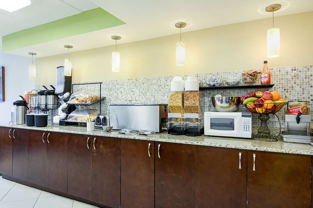 Quality Inn Harpers Ferry Restaurant photo