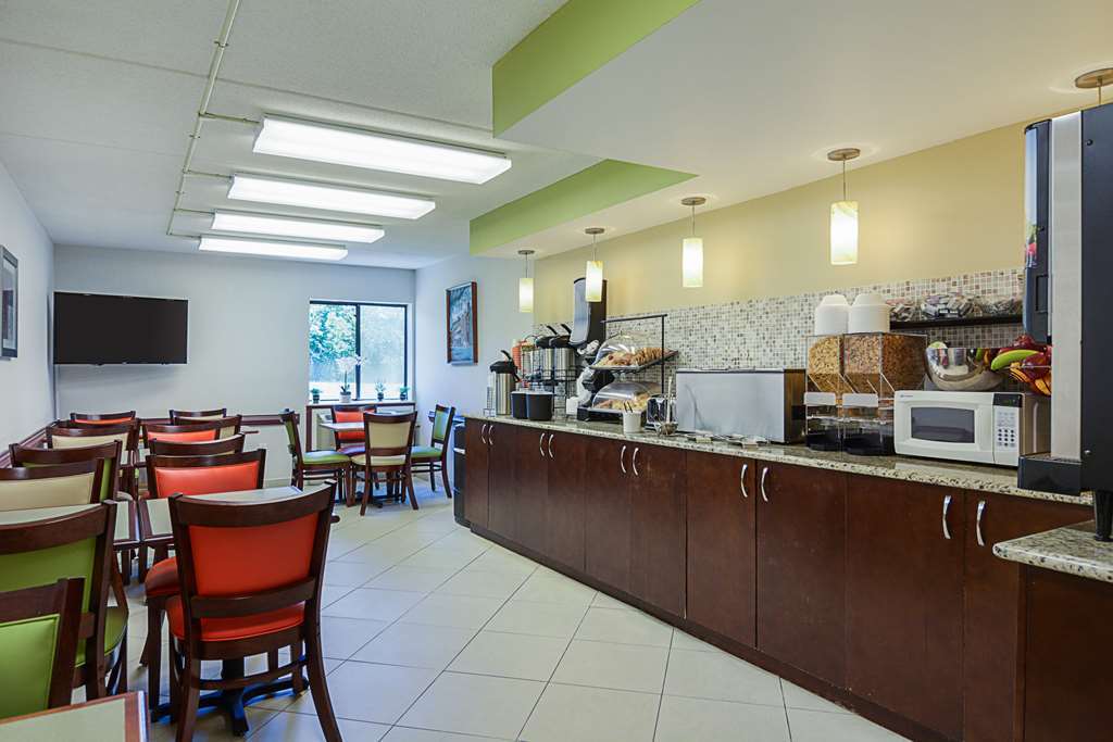 Quality Inn Harpers Ferry Restaurant photo